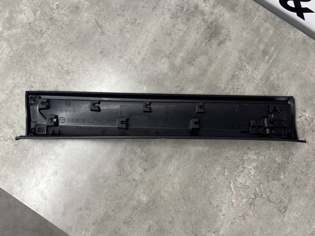 Молдинг задніх лівих дверей Mazda KB7W51RD0B ціна, від 27.87 USD