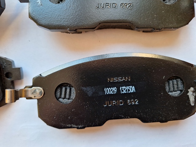 41060AX086 Nissan/Infiniti Передні гальмівні колодки
