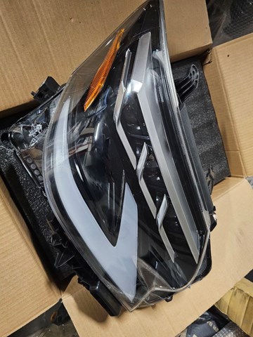 Фара права 8114560G21 Toyota