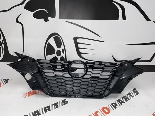 Решітка радіатора 623106LB0A Nissan/Infiniti