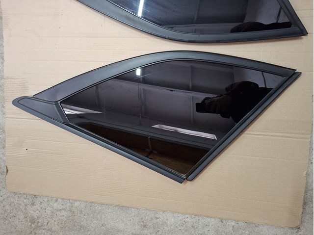Стукло багажника, праве Mazda KJK862950A ціна, від 180.68 USD