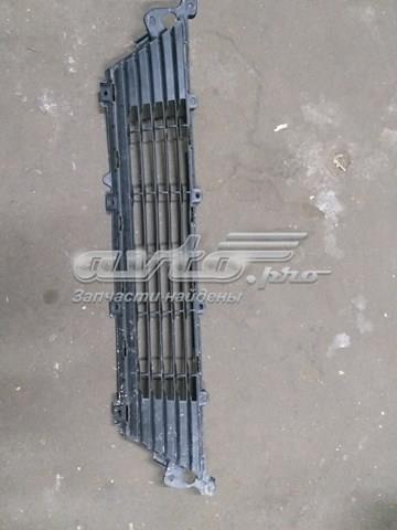 Решітка переднього бампера, центральна Toyota 5311233150