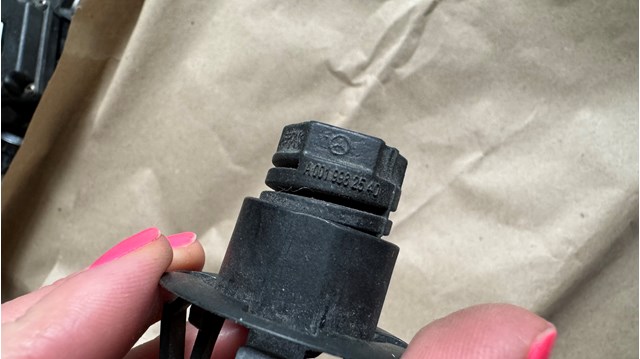 Буфер капота гумовий Mercedes A0019982540 ціна, від 8.83 USD