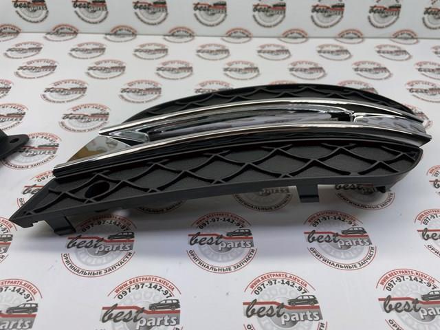 Решітка протитуманних фар ліва Mercedes A1648801924