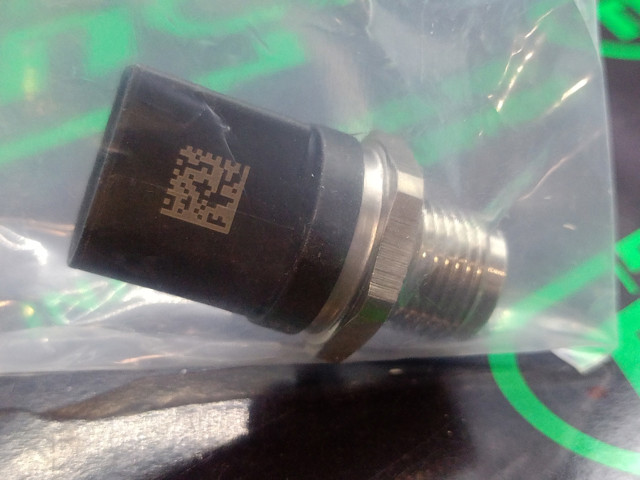 Купити 281002504 Bosch Датчик тиску палива