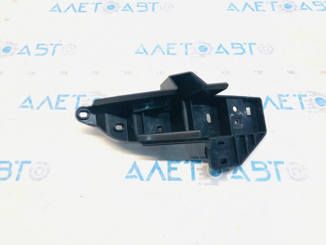 Кронштейн бампера переднього, правий KB8A50C12 Mazda