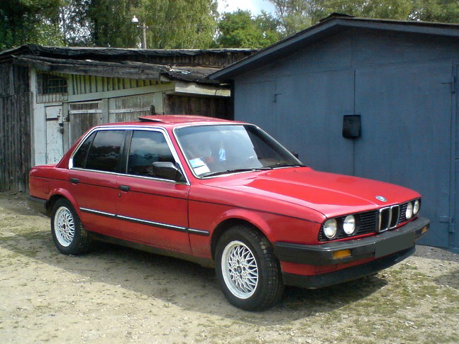 BMW 3 седан (E30) (1982 - 1992) Розбірка BMW 3 седан (E30) (1982 - 1992)