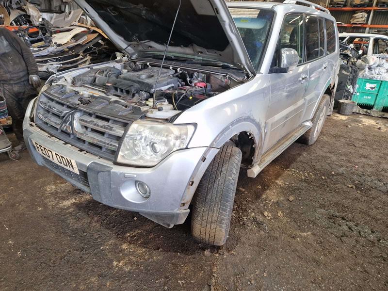 Розбірка MITSUBISHI PAJERO IV LONG позашляховик (V90) (2006 - 2013)