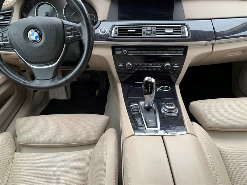 Розбірка BMW 7 седан (F01, F02, F03, F04) (2008 - 2015)