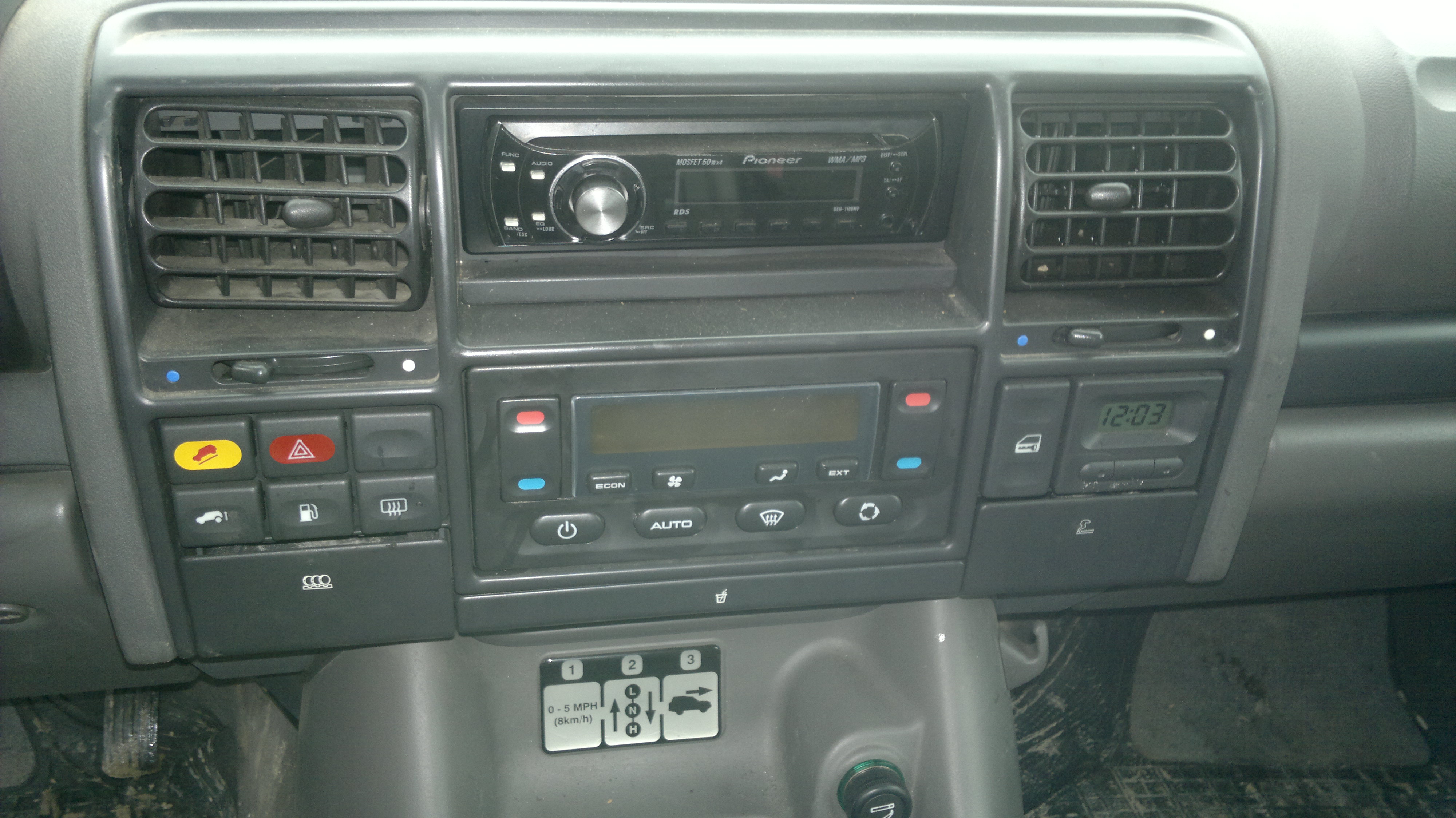 Авторозборка LAND ROVER DISCOVERY II позашляховик (LJ ,LT) (1998 - 2004)